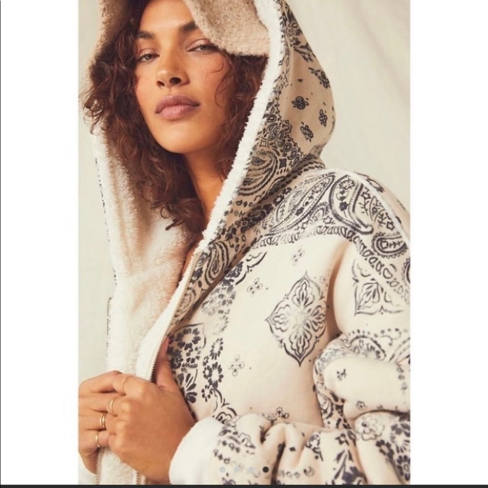 FREE PEOPLE REVERSIBLE SHERPA JACKET